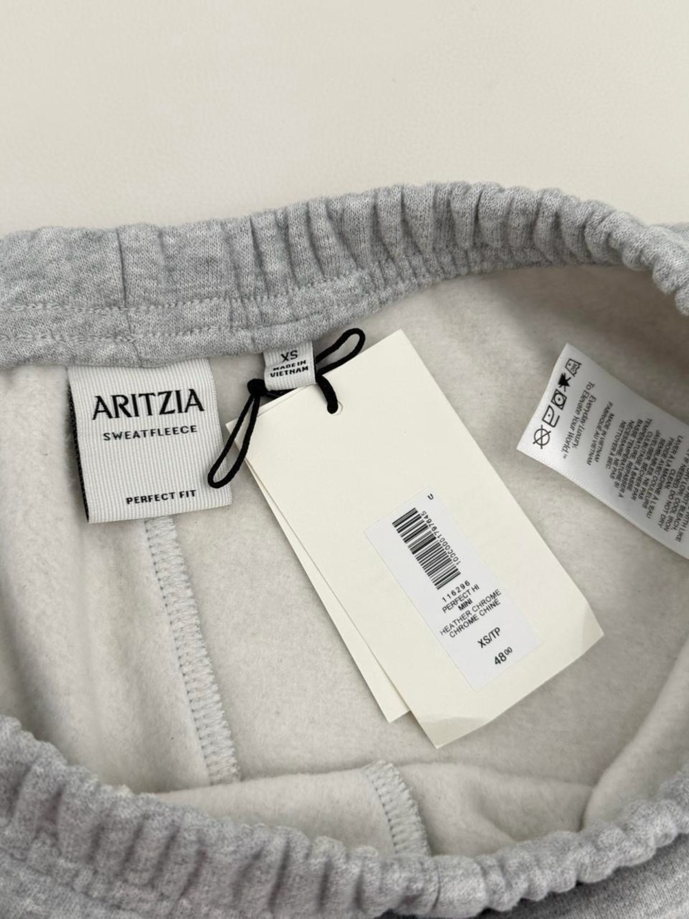 Aritzia Cozy Sweatfleece Perfect Hi-Rise Mini Short - Picture 4 of 4